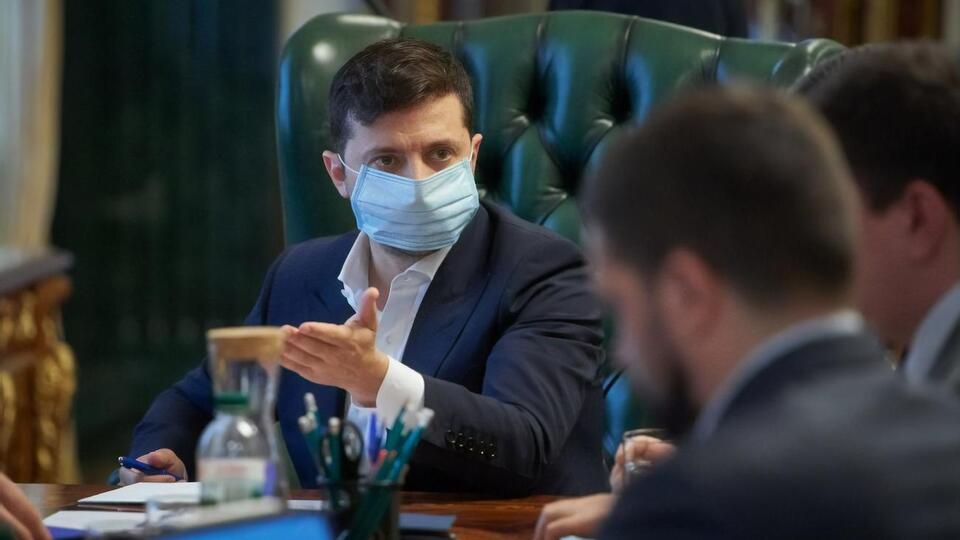 Зеленський: Тримаймо руку на пульсі і нагадуймо людям, що правила соціального дистанціювання й маскового режиму мають діяти
