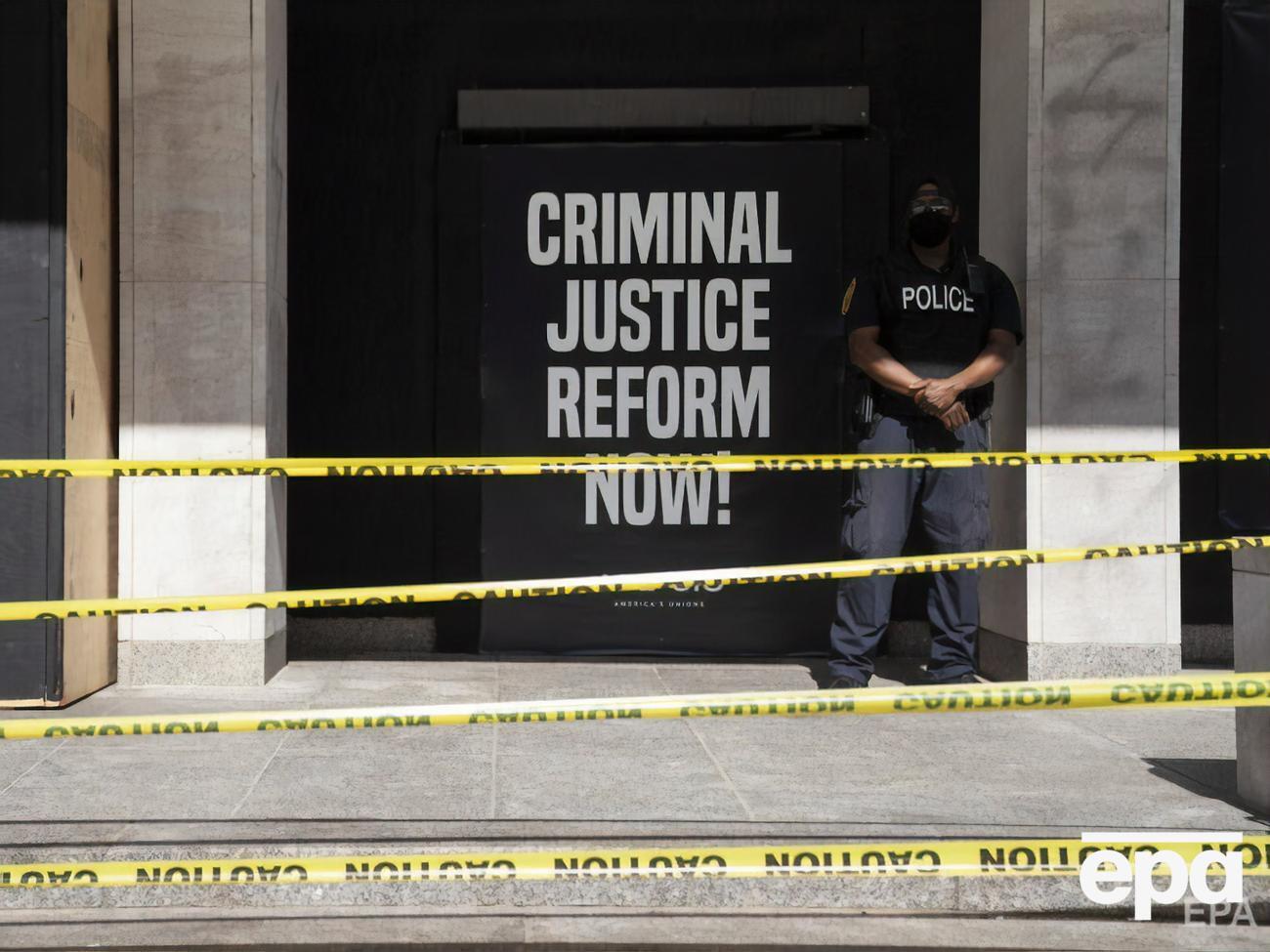 Большинство в городском совете Миннеаполиса выступает за расформирование департамента полиции, мэр против