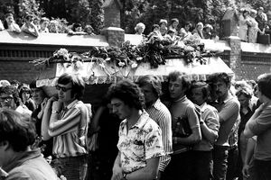 Поховання Івасюка у Львові перетворили на антирадянську демонстрацію