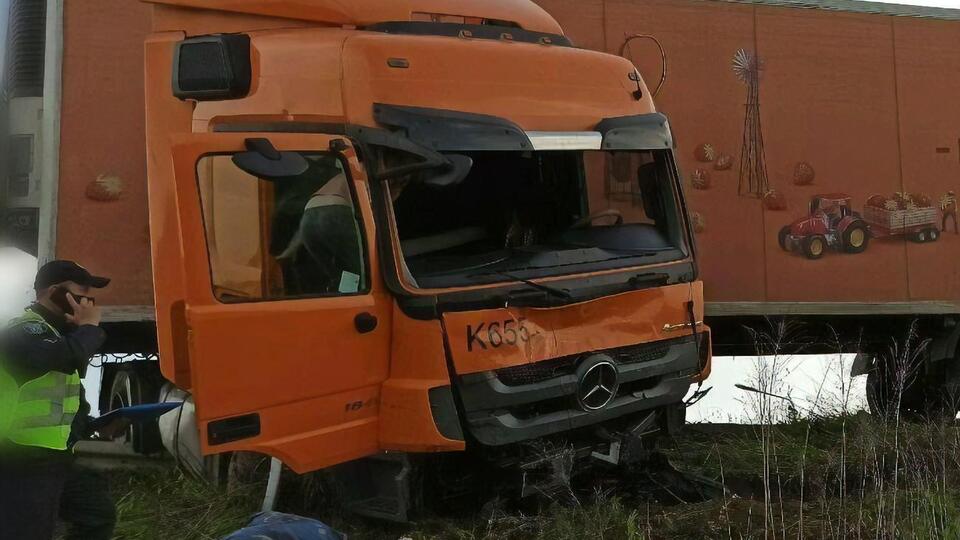 Вантажівка виїхала на зустрічну смугу, стверджують у поліції