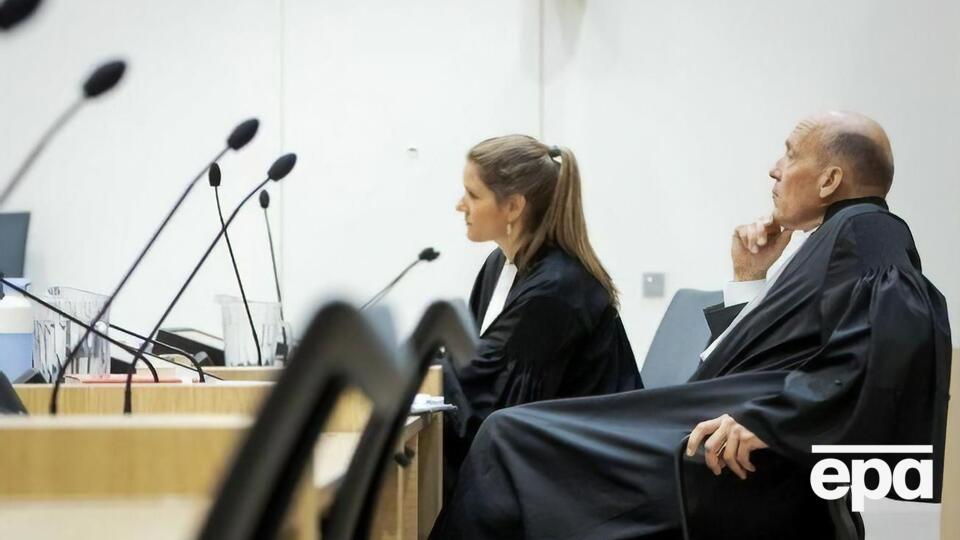 Заседания проходят в судебном комплексе "Схипхол", расположенном в 50 км от Гааги
