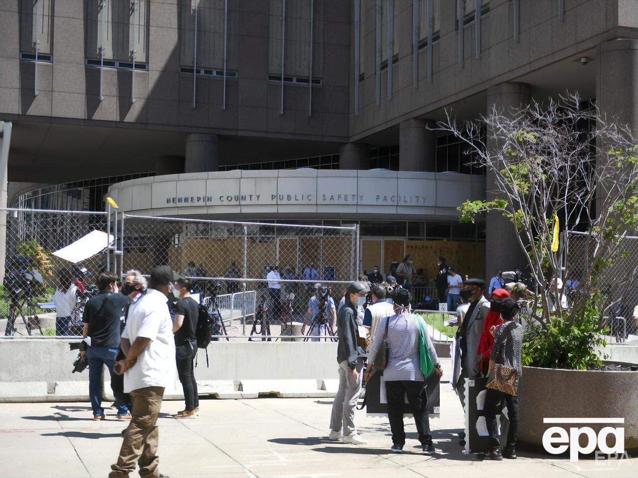 Суд округа Хеннепин установил залог Шовину