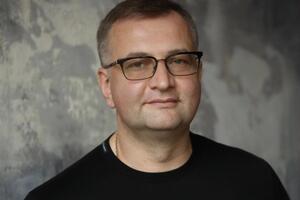 Атаманюк: Любую реформу надо начинать с административной. А то в Украине количество населения падает, а количество чиновников растет
