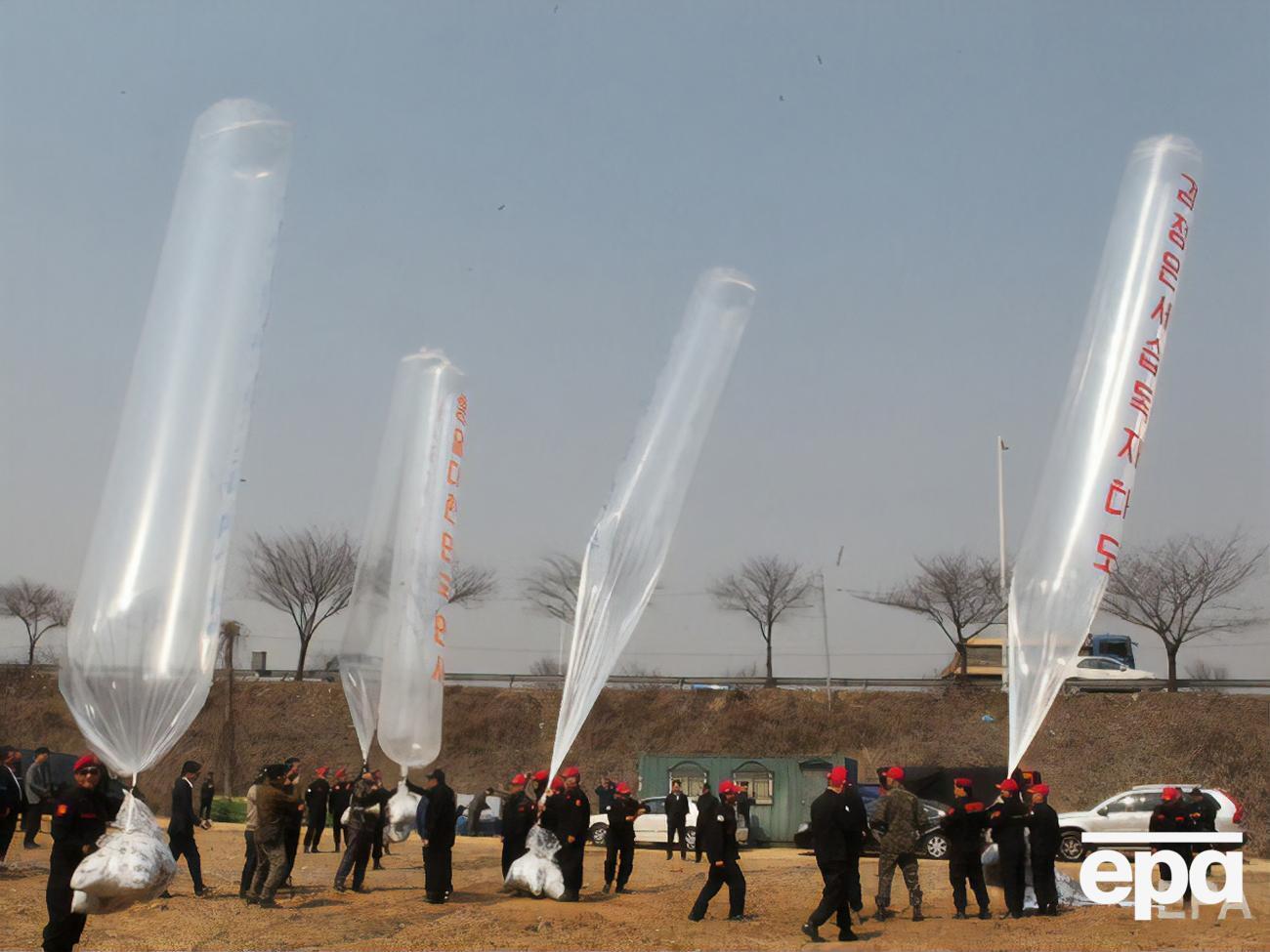 Листовки и шары в КНДР из Южной Кореи отправляют перебежчики