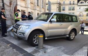 Зловмисник потрапив на викраденому автомобілі в аварію, кинув його й утік