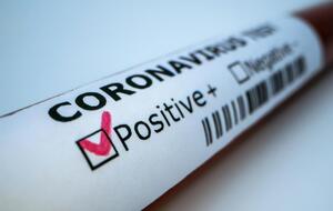 Мигранты жалуются на плохое питание в лагере в джунглях