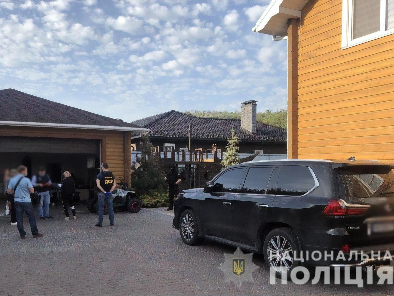 Обшуки провели в "місцях можливого проживання" фігурантів справи про стрілянину