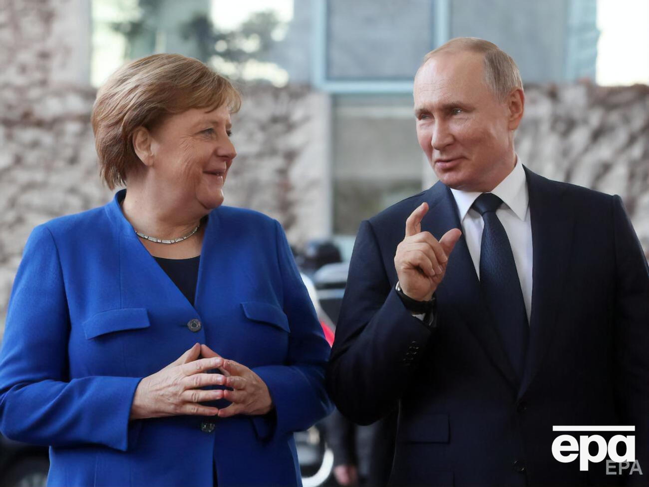 Меркель и Путин провели телефонный разговор