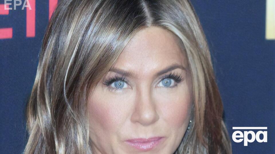 Еністон: Я розумію, що маски незручні. Але хіба зручно, коли закривають підприємства?