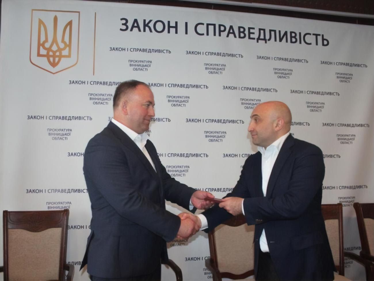 Бутович (ліворуч) в органах прокуратури працює з 1998 року