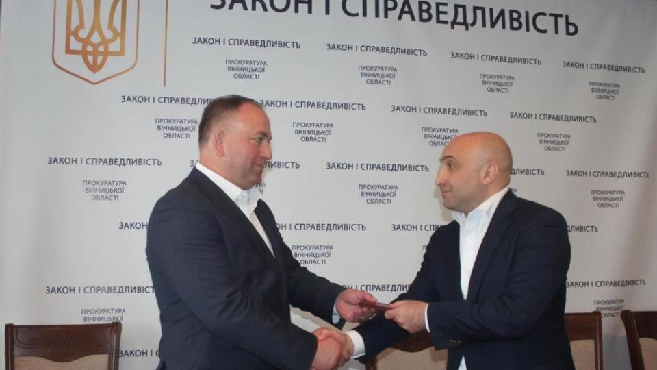 Бутович (ліворуч) в органах прокуратури працює з 1998 року