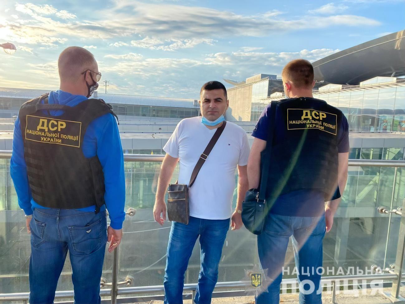 Справжнє ім'я Тенго Гальського &ndash;&nbsp;Тенгіз Чарая, він &ndash;&nbsp;громадянин Грузії. Його вже кілька разів висилали з України