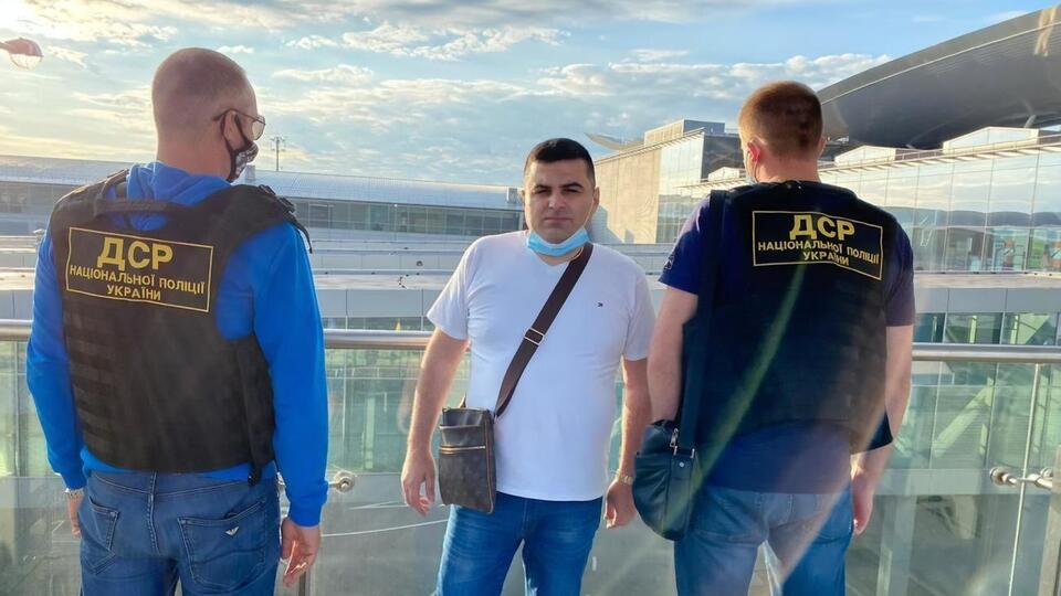 Справжнє ім'я Тенго Гальського – Тенгіз Чарая, він – громадянин Грузії. Його вже кілька разів висилали з України