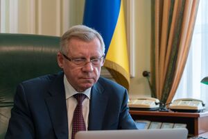 Смолий подал в отставку, заявив о политическом давлении на НБУ