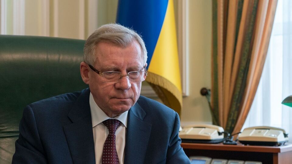 Смолий подал в отставку, заявив о политическом давлении на НБУ