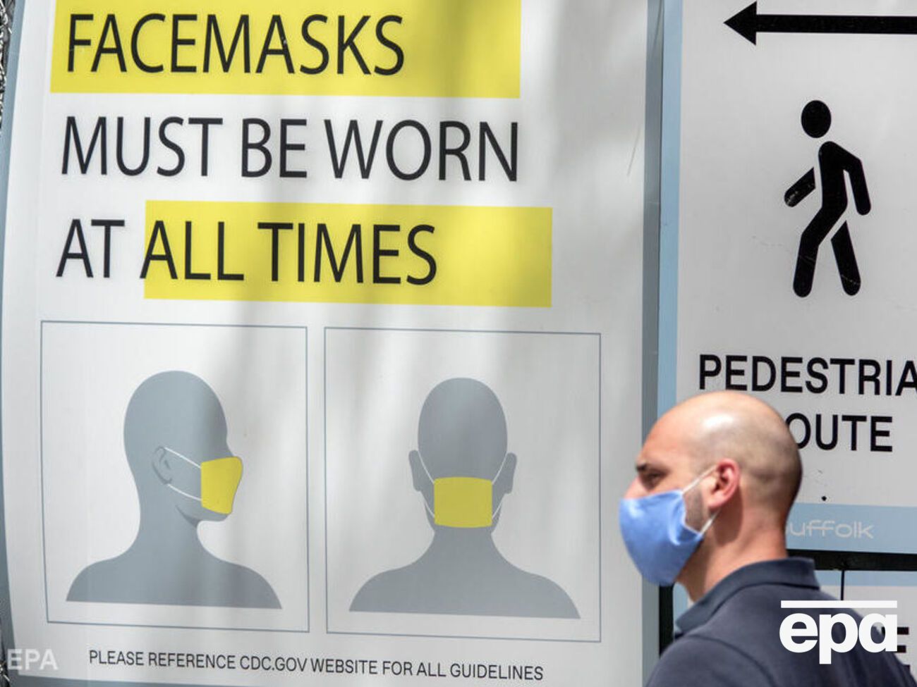 Инфекционисты считают, что вспышка коронавируса в США произошла из-за того, что жители страны не всегда носят маски