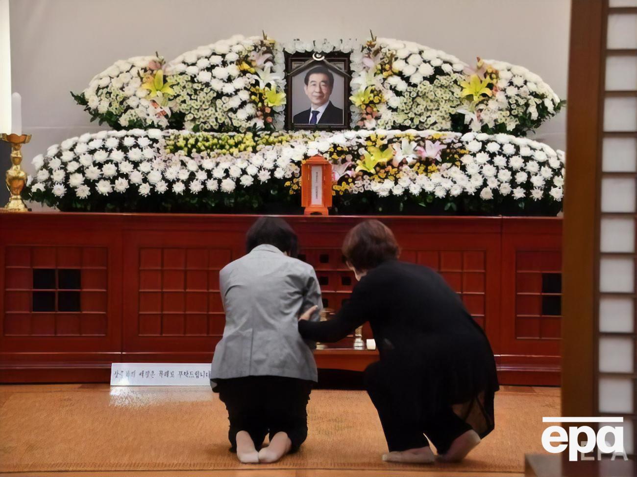 Колишня секретарка обвинуватила Пак Вон Суна в насильстві