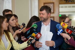 Корниенко: Пошла волна статей и месседжей, что кто-то хочет сместить Разумкова, какие-то там интриги... Это все полная ерунда