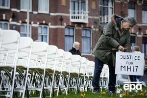 Акция родственников жертв крушения рейса MH17 перед посольством России в Гааге (Нидерланды), 8 марта 2020 года