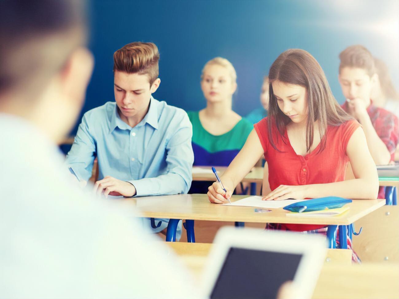 Согласно действующему закону, каждый украинец имеет право на бесплатное среднее образование один раз в жизни