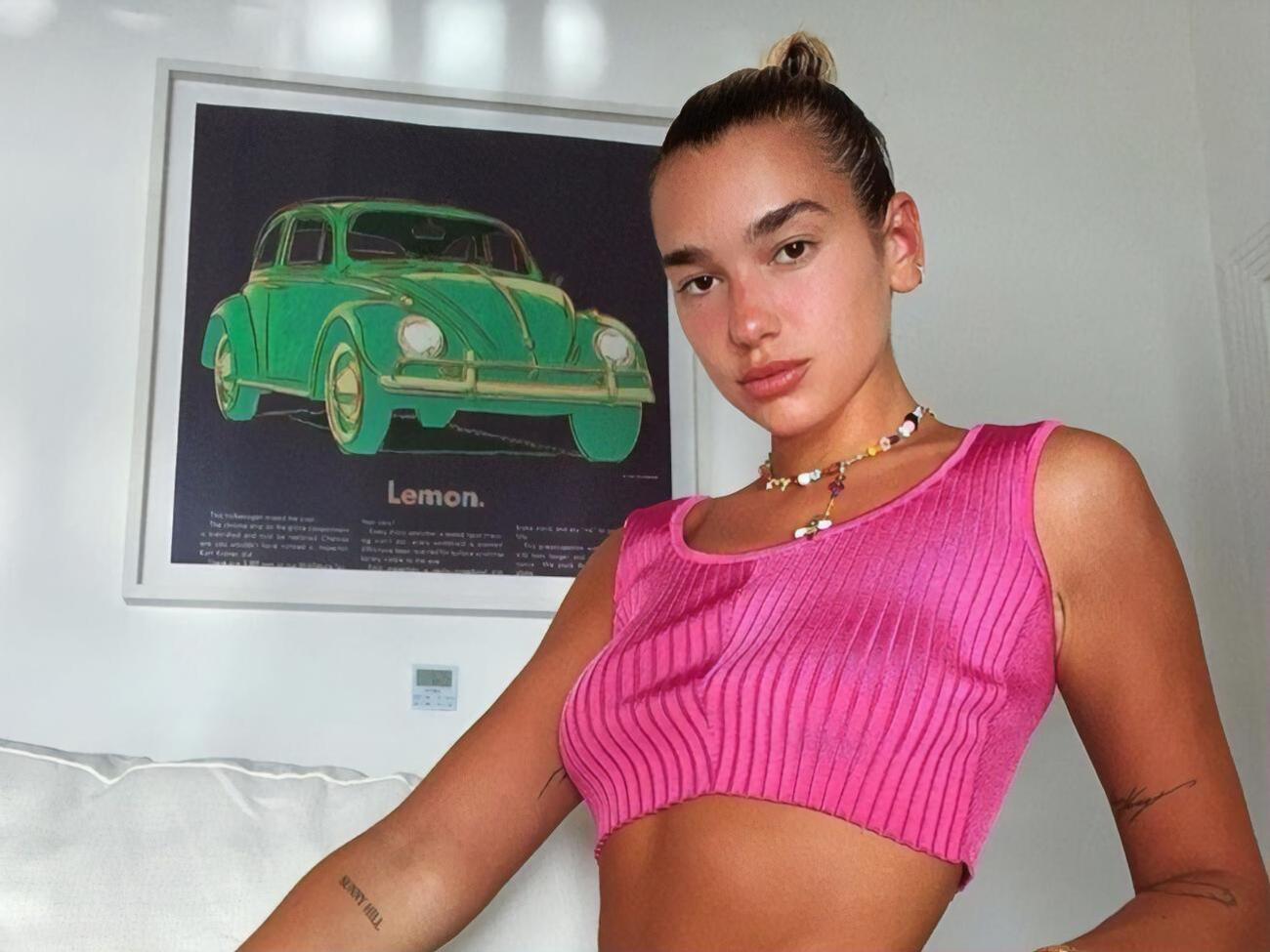 Певица работала над видео во время карантина