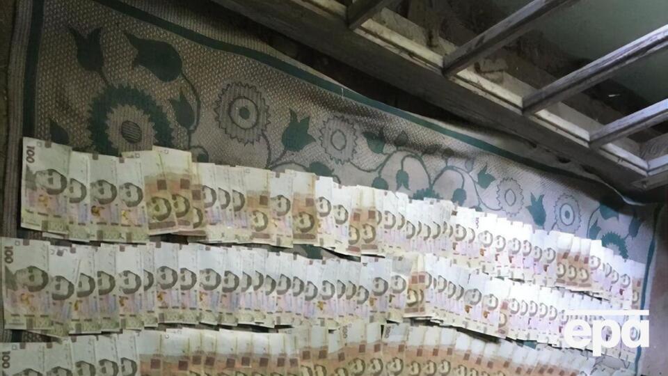 Геращенко стверджує, що гроші знайшли під час обшуків