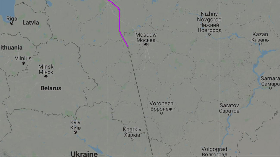 По версии Flightradar24, российский лайнер над Ростовской областью повернул в сторону Украины