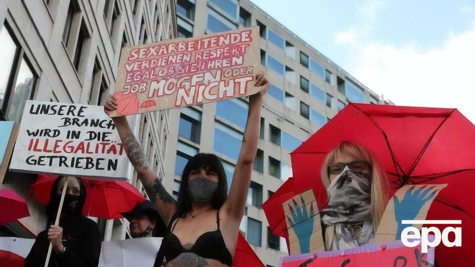 Работницы секс-индустрии Германии неоднократно просили разрешить работу борделей