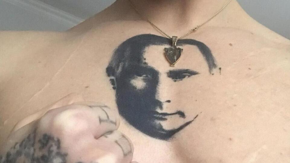 Полунін розміщував у соцмережах фотографії свого татуювання