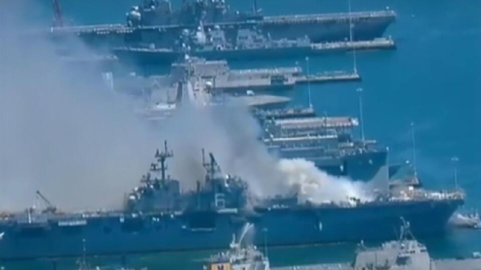 Корабль загорелся в Сан-Диего