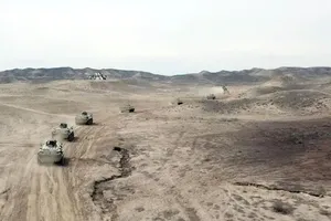 На границе Армении и Азербайджана второй день продолжается конфликт