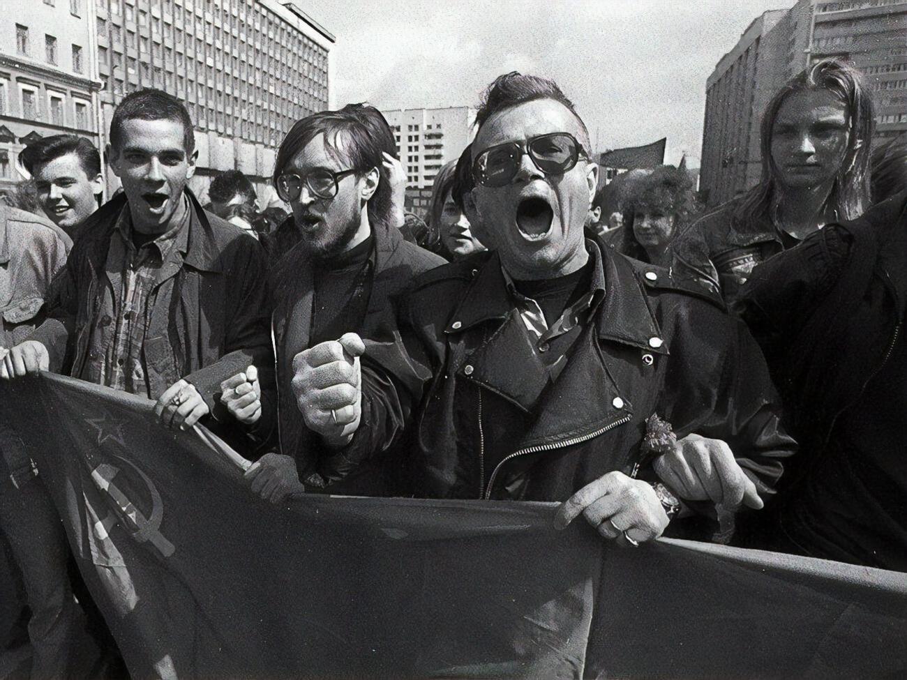 Єгор Лєтов і Едуард Лимонов (у центрі). Початок 1990-х років