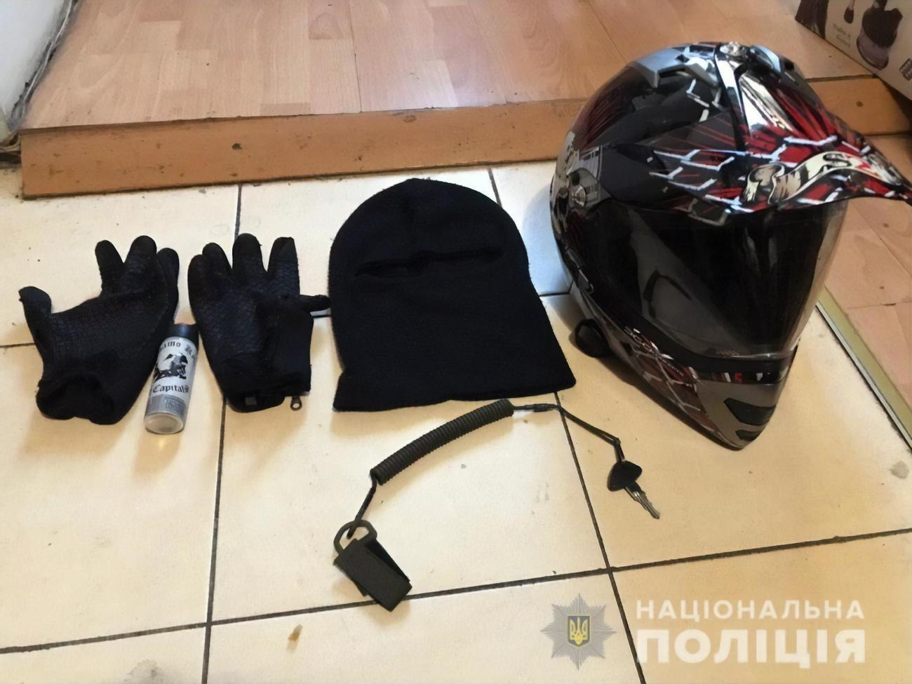 Поліція провела обшуки