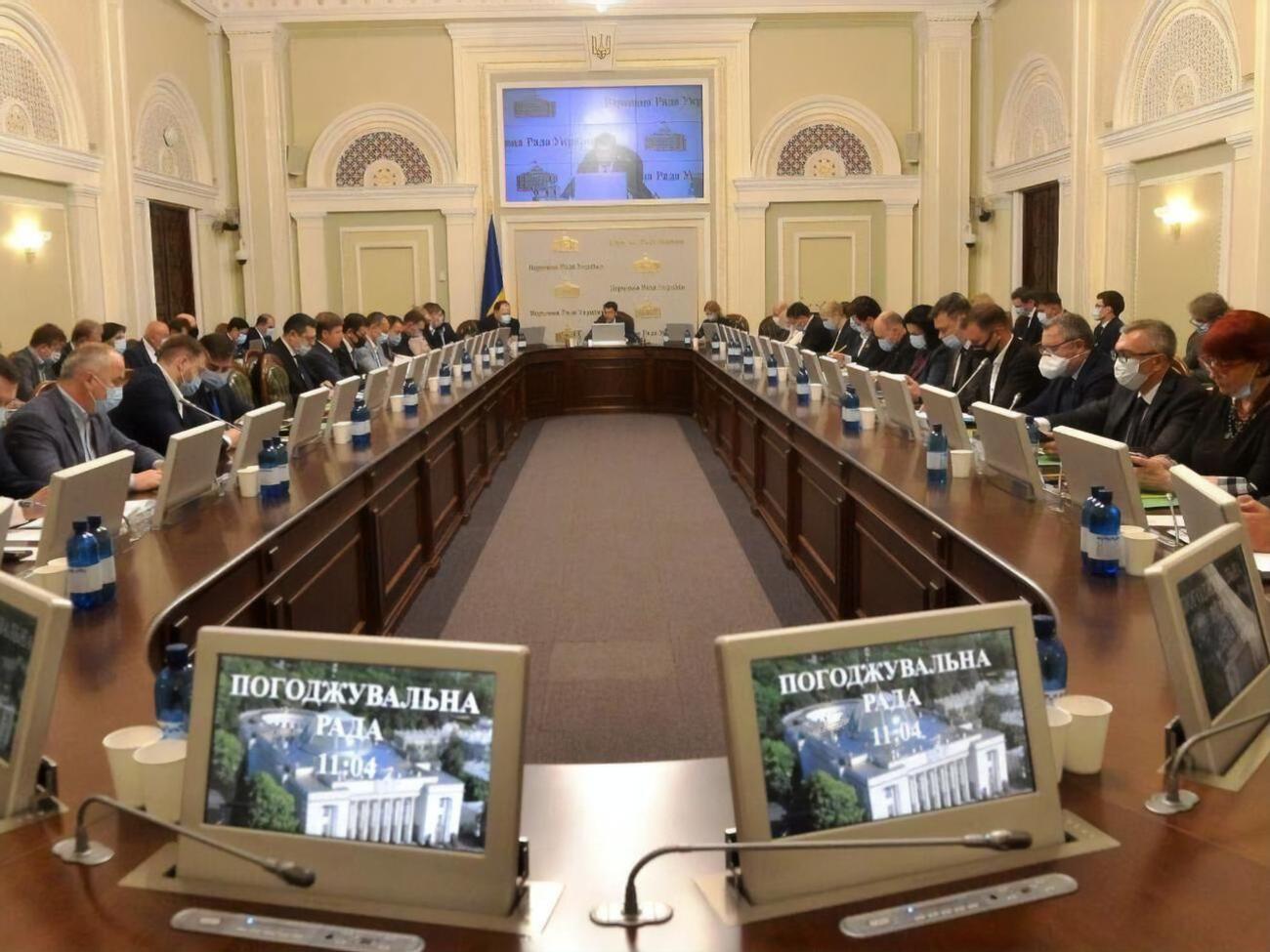 Идею рассмотреть языковой законопроект представители "Слуги народа" озвучили на заседании согласительного совета