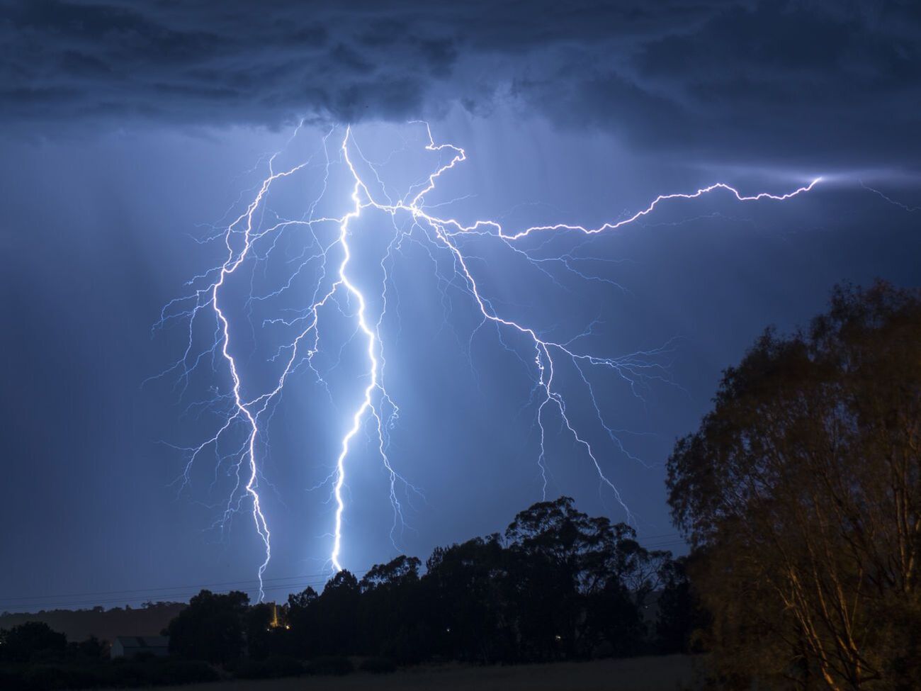 В Одеській області прогнозують грози і шторм