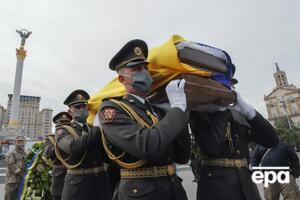 На Майдані під "Пливе кача" попрощалися з Героєм України молодшим лейтенантом Матвіївим. Фоторепортаж