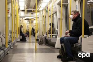 На думку Бенксі, усі пасажири метро зобов'язані бути в масках