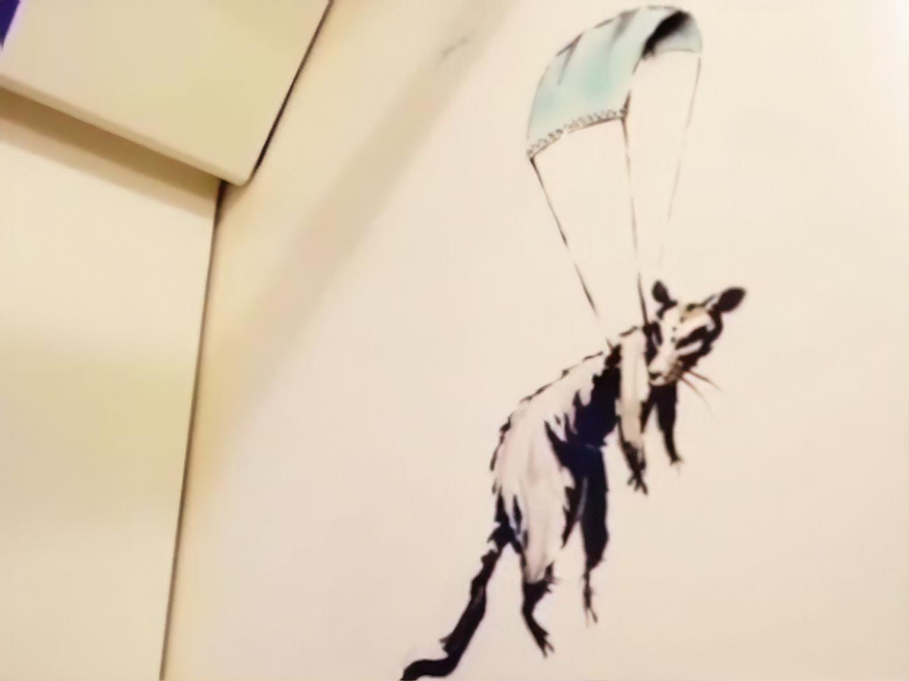 Бэнкси изобразил в метро крыс с масками