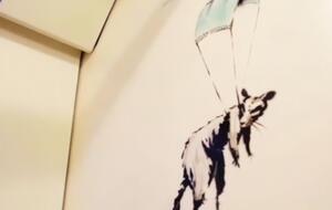 Бэнкси изобразил в метро крыс с масками