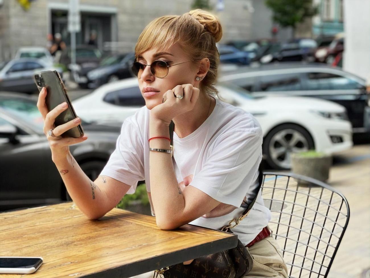 Каминская:&nbsp;Говорят, что все, кто встречается на нашем пути, &ndash; наши учителя. Оно то вроде и да, но в момент "обучения" часто хочется послать на небо, за звездочкой