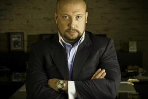 Юров: Никакой нормальный инвестор никогда не даст деньги компании, из которой основной акционер выжимает все, что только можно