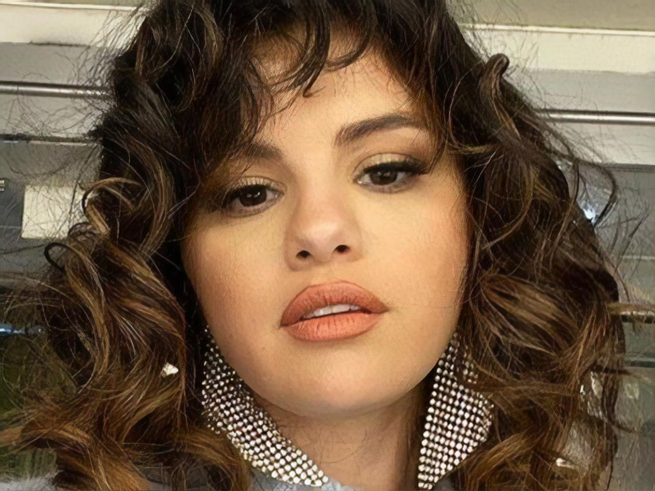 Гомес снялась в ролике о переживаниях людей на карантине