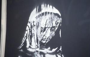 Италия вернула Франции дверь с рисунком Бэнкси. Фоторепортаж