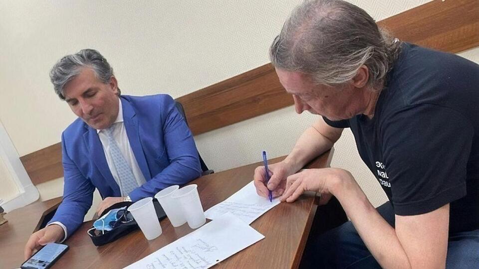 Пашаев: Который день телеканалы меня полоскают – для чего? Думают, что Михаил от меня откажется и они его погубят