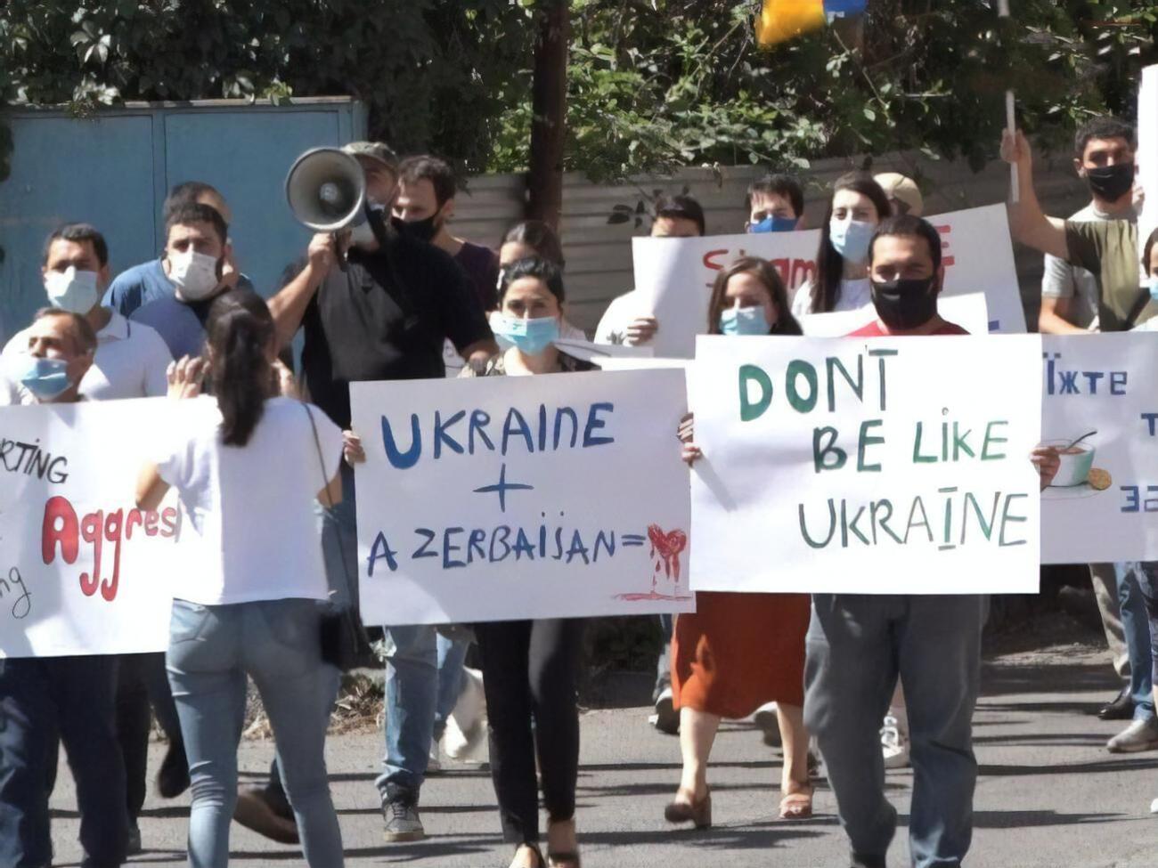 Акция прошла у здания украинской дипмиссии в Ереване