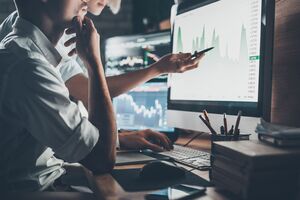 Юров: Уверен, уже с середины следующего года люди будут вновь бегать и придумывать, куда вложить деньги