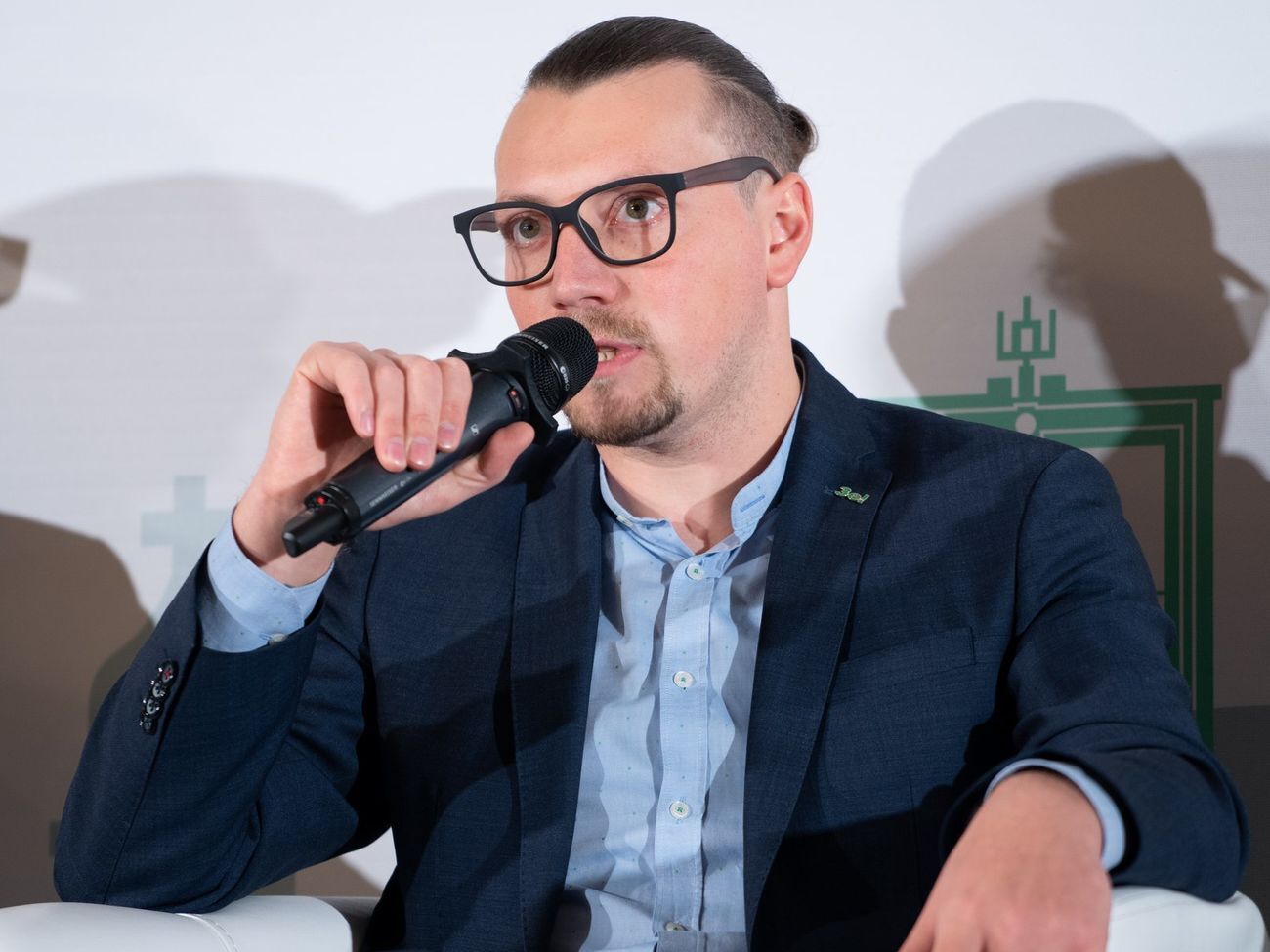 Безгін вважає, що місцеві еліти намагаються накрутити громадян перед виборами