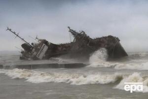 Танкер Delfi затонув біля пляжу в Одесі під час шторму в листопаді 2019 року