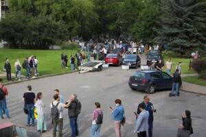 Черга розтяглася на 700 метрів