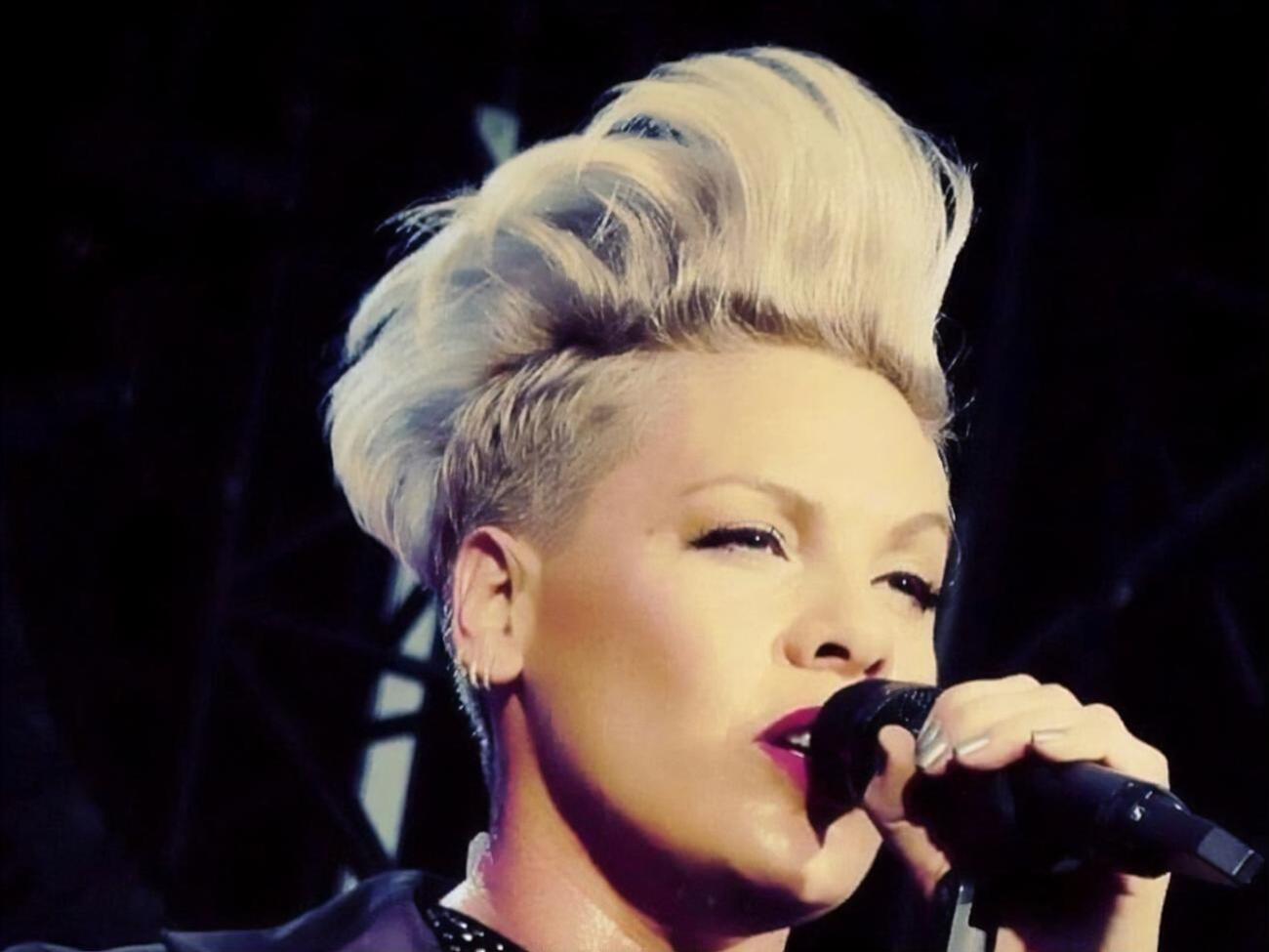 Pink: Мій тато сьогодні вранці вирушив на операцію